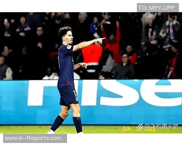 恩里克盛赞登贝莱进球如同电子游戏中的奇迹画面 恩里克盛赞登贝莱进球如同电子游戏中的奇迹画面