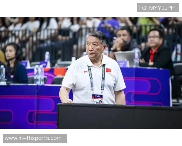 中国女篮主帅宫鲁鸣亲临现场指导观战WCBA四川对阵武汉常规赛